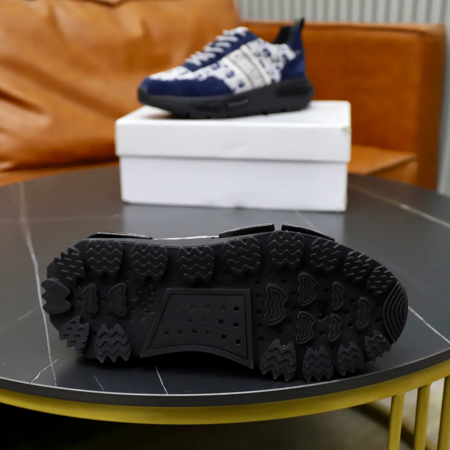 Ex-factory price: 442💰🙅‍♂️🙅‍♂️🙅‍♂️ Brand: Dior DIOR Standard code: 38-44 (45 customized) Grade: Same as the official website Material: Original cowhide material spliced with brand cloth Comfortable and breathable lining Lightweight and wear-resistant sports outsole Style category: Men's fashion casual shoes Running sports shoes Distinguished luxury brand elements Top luxury color: actual picture color